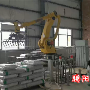 肥料碼垛機(jī)器人肥料生產(chǎn)線工作效率高